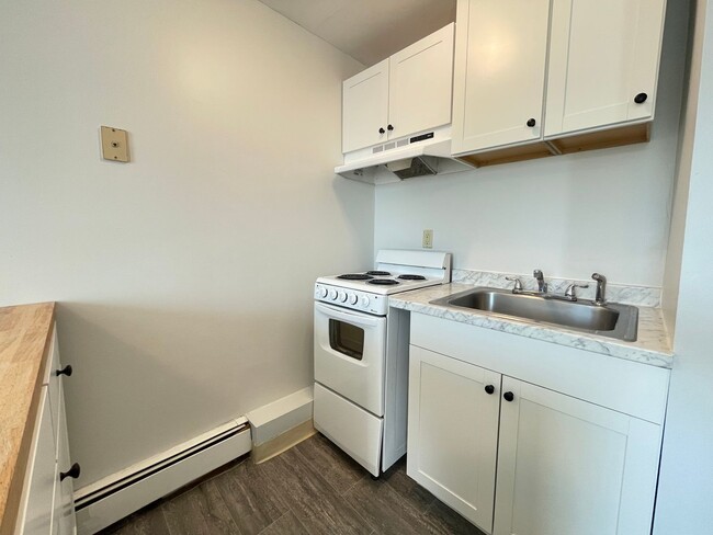 Building Photo - 251 Pine St Unit 303