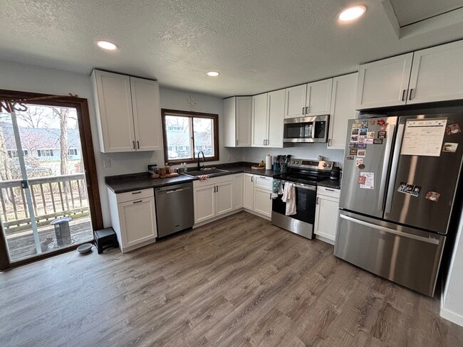 Building Photo - 107 11th Ave S