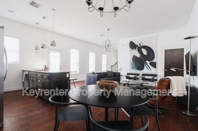 Photo - 727 NE 5th St
