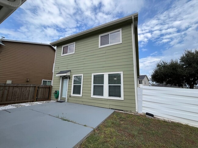 Photo - 20702 Settlers Lake Cir N