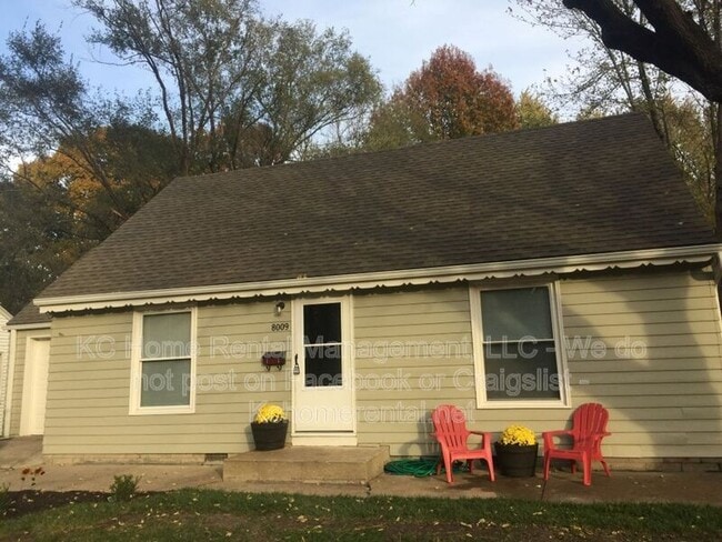 Photo - 8009 Summit St