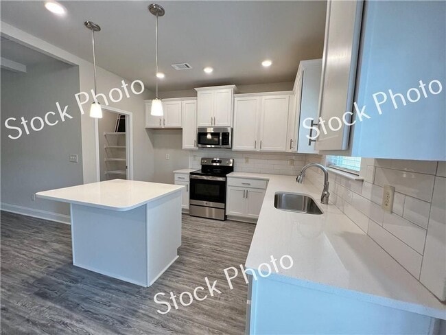 Photo - 217 Rockfern Ter