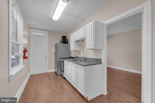 Photo - 315 Burlington Ave