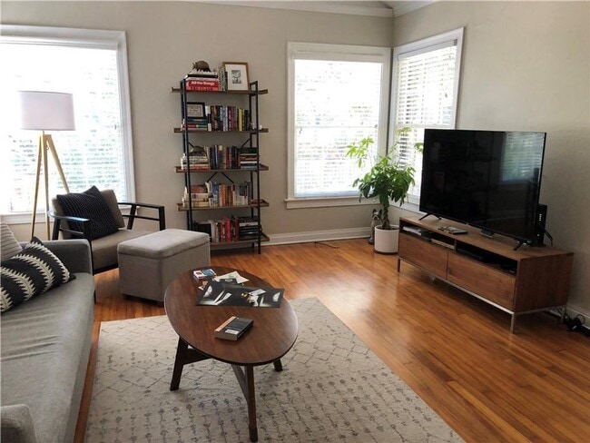 Photo - 2920 Windsor Rd Unit B