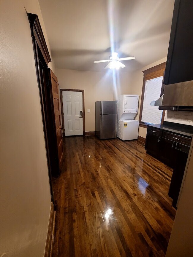 Photo - 8313 S Brandon Ave Unidad #1