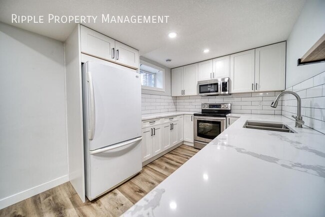 Photo - 2 bedroom+ den 1 bathroom basement in the community of Dalhousie