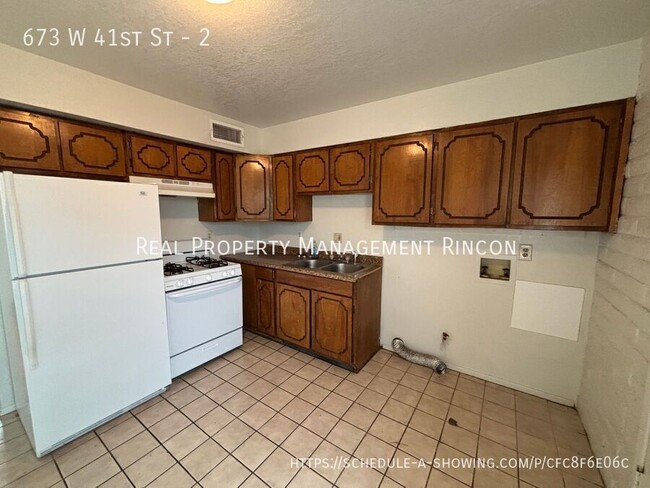 Photo - 673 W 41st St Unit 2