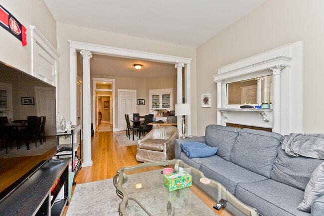 Photo - 3350 N Sheffield Ave Unidad 1