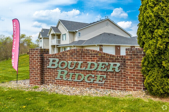 Boulder Ridge Apartments and Townhomes