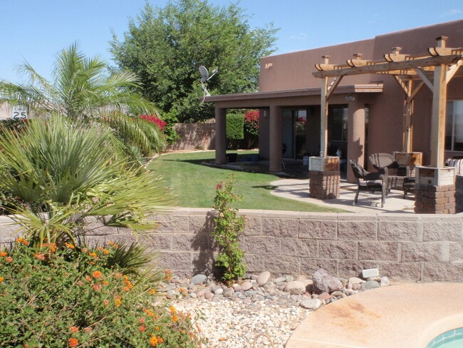 Building Photo - MESA DEL SOL POOL HOME