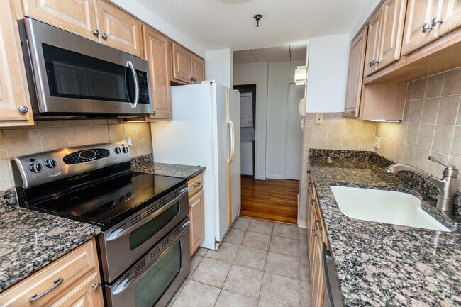 Building Photo - 1935 Commonwealth Ave Unit 603 Rental