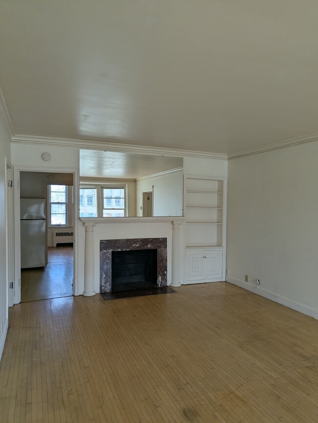 Building Photo - 300 8th St S Unit 1