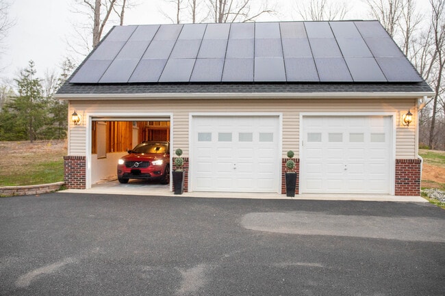 Building Photo - Unit B