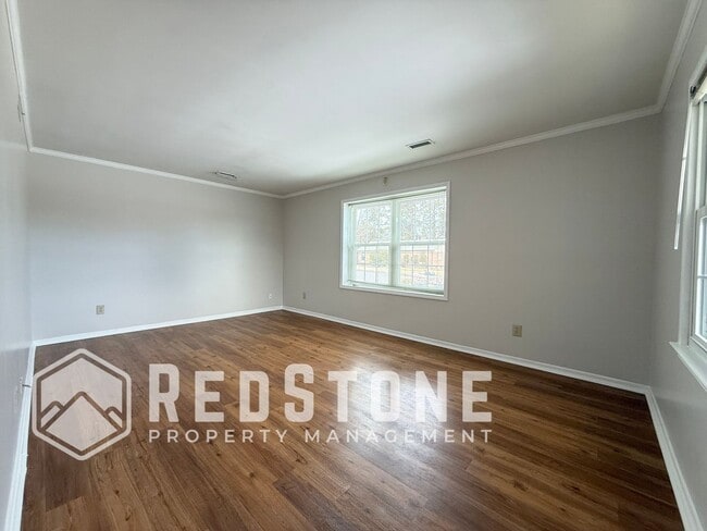 Photo - 136 Westview Dr