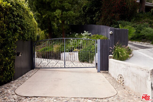 Photo - 1717 Ferrari Dr