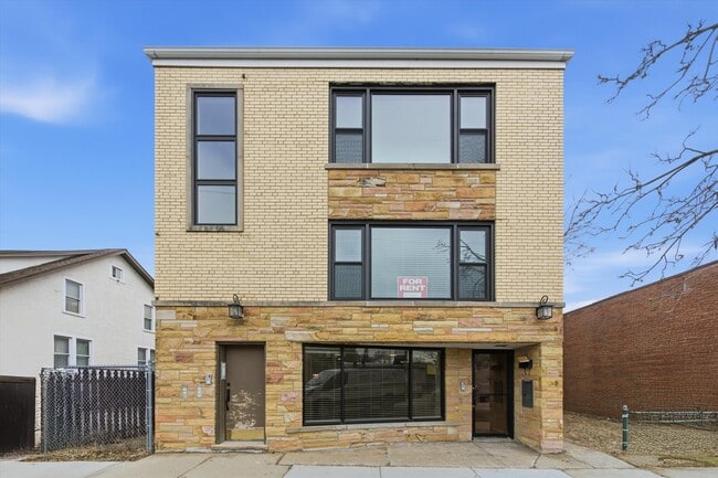 Building Photo - 5915 N Milwaukee Ave