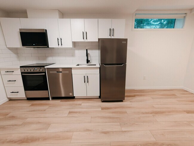 Photo - 11633-11688 88 St Unit BSMT 11633