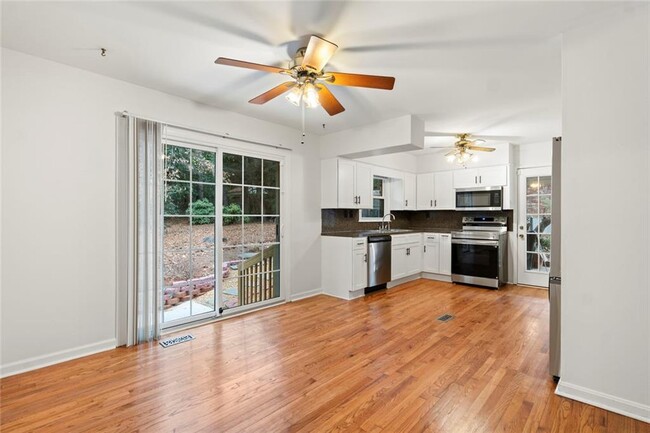 Photo - 2630 Warwick Cir NE