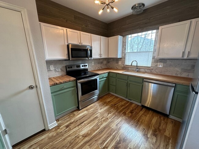 Photo - 3 Bed 3 bath house in Spring Creek!