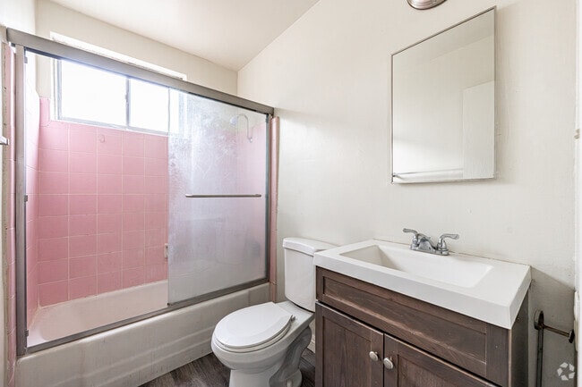 2BR, 1BA - 800SF - Bathroom