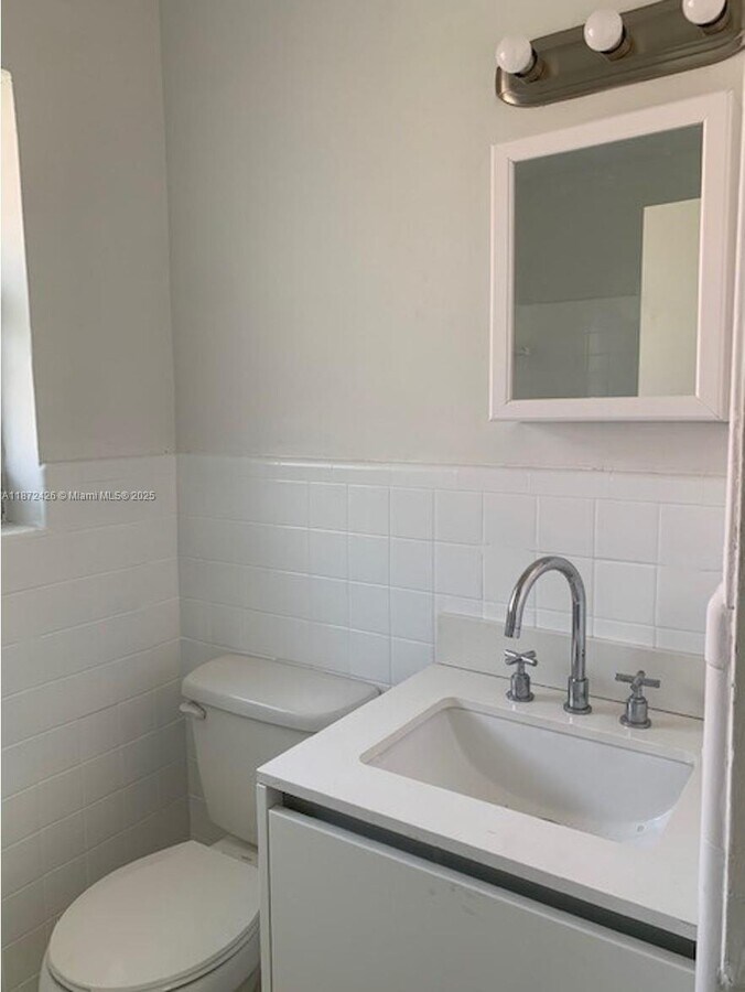 Photo - 576 NE 62nd St Unidad 2