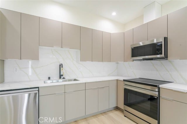 Photo - 11120 Emelita St