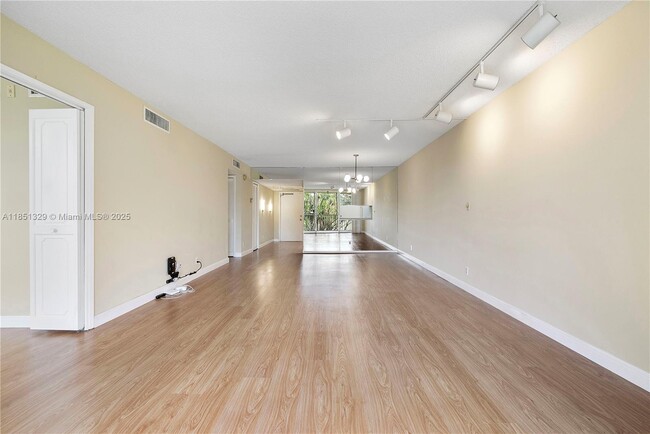 Photo - 3351 S Palm Aire Dr Unidad 205