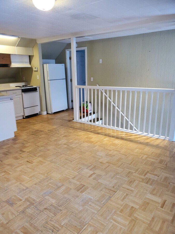 Photo - 58 Burnham St Condo Unit Upstairs