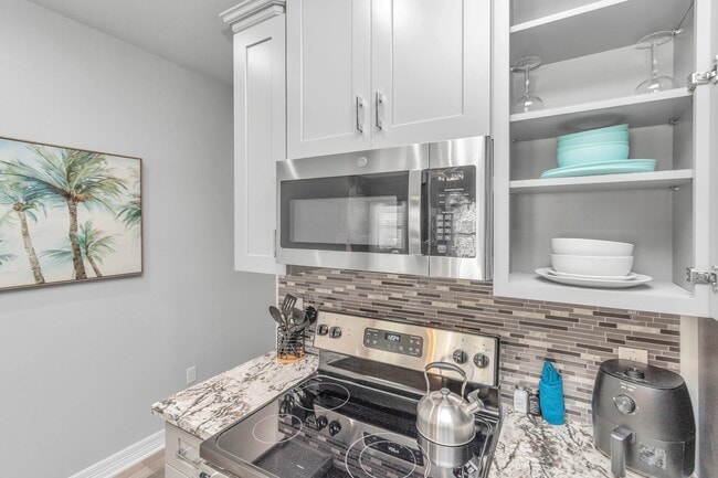 Building Photo - 7823 Gladstone St Unit B3