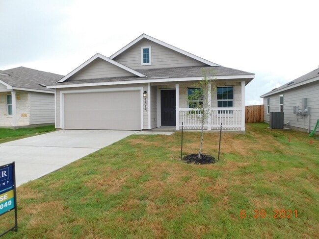 Building Photo - Charming Home Awaits: Spacious & Modern Li...