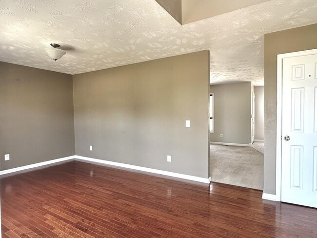 Photo - 284 Briarwood Pl