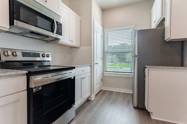 711 N Honey Locust Bnd