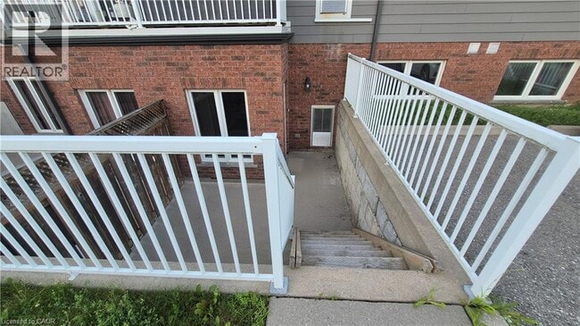 Photo - 225 Riddell St
