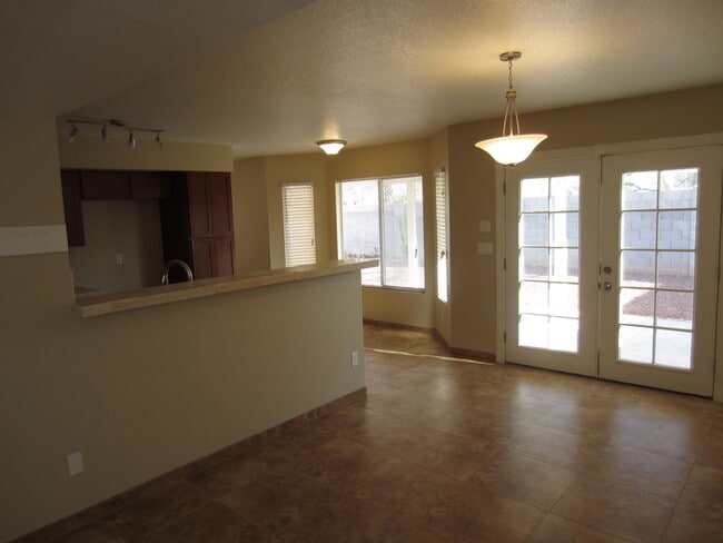 Photo - Convenient Northwest 4 Bedroom 3 Bath with Use of Community Pools