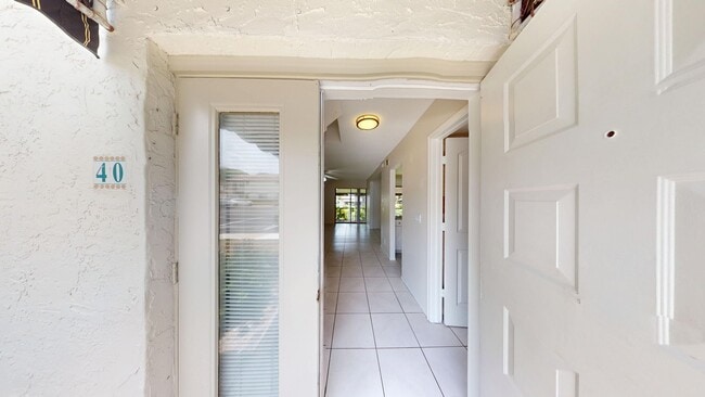 Building Photo - 2Bed/ 1.5 Bath In Sunflower Townhomes In E...
