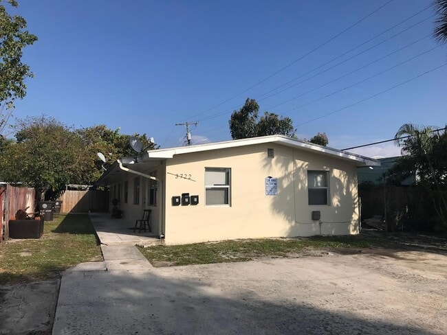 Building Photo - 3722 Henry Ave Unit 3