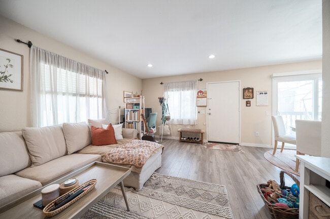 Photo - 3928 Kendall St