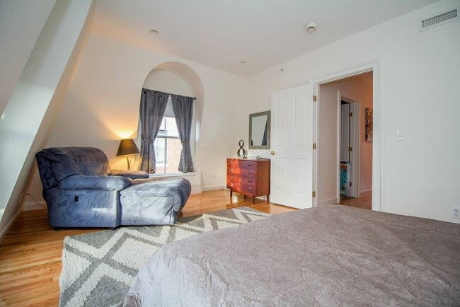 Photo - 2 Harvard Sq Unit 2