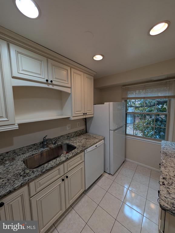 Photo - 5964 Westchester Park Dr Unidad 202