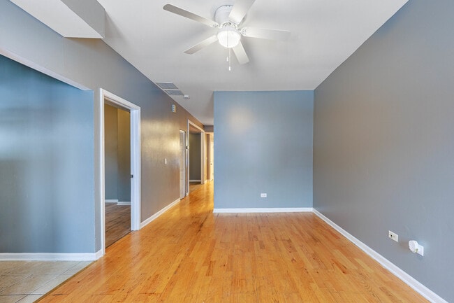 Photo - 2446 W 69th St