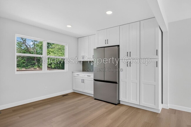 Photo - 13 S Perry Cir