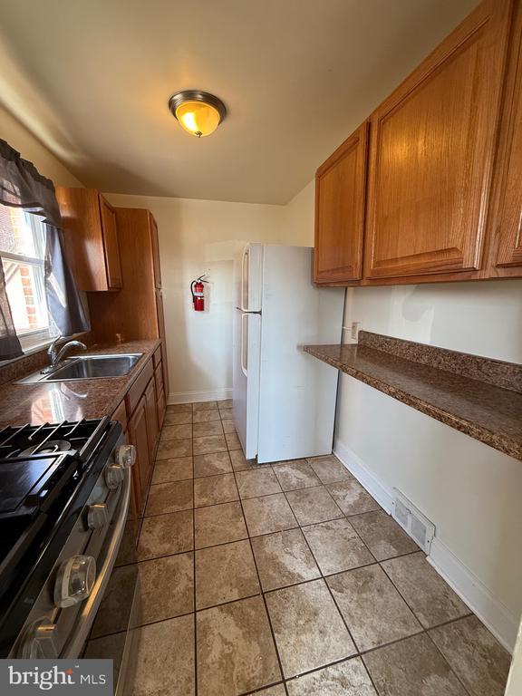 Photo - 637 Hamilton St