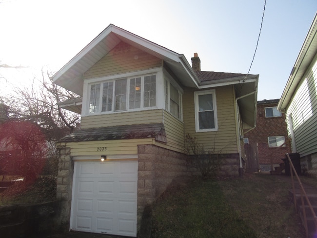 2023 Lawn Ave