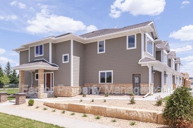 Building Photo - 814 Pinnacle Path