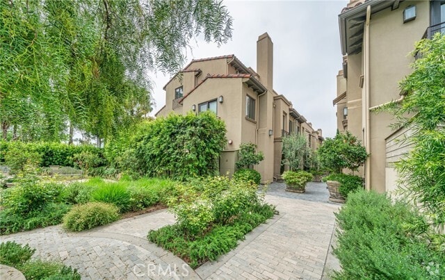 Building Photo - 823 S Bundy Dr Unit 110 Rental