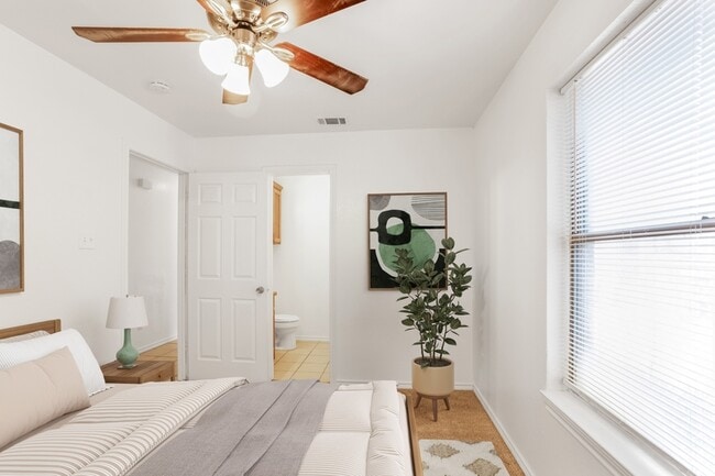 Photo - 313 Isbell Rd