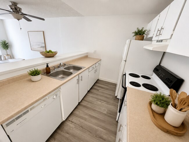 Photo - Scenic Lakeside Apartment for Rent - Federal Way Unit A15