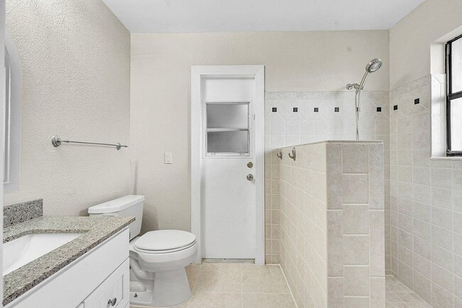 Photo - 614 Azure Ave