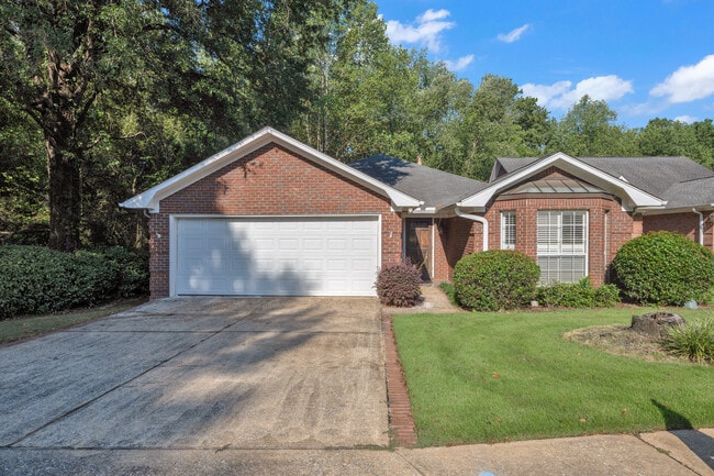 Building Photo - 2101 Fox Ridge Rd