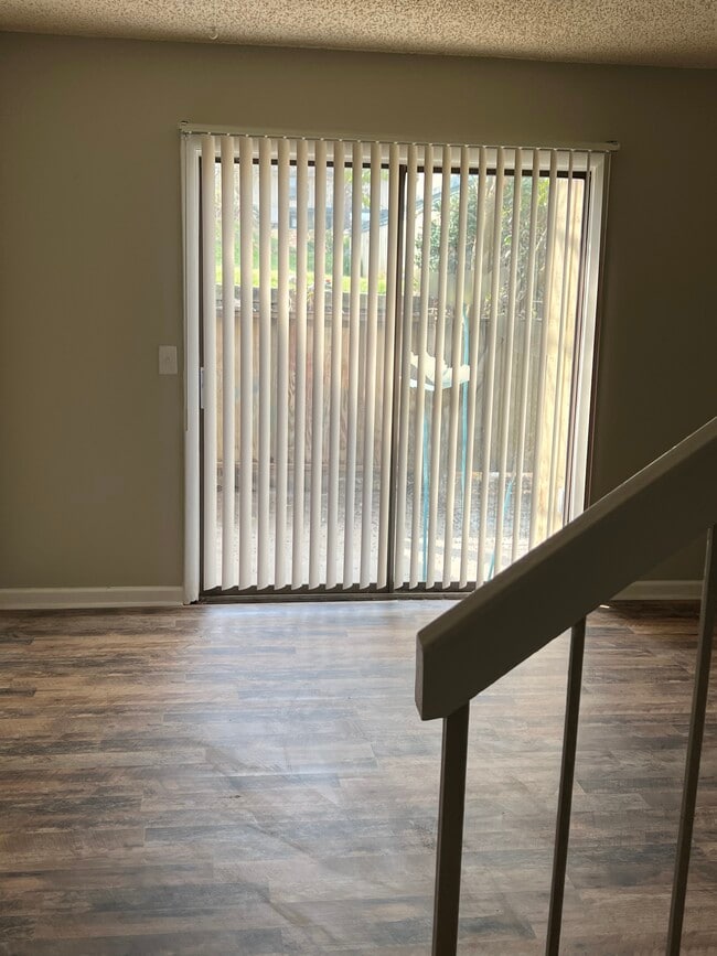 Photo - 537 Hickory Hill Dr